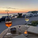 Celestine Apartment, Arillas, Korfu شقة *